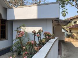 Charming guesthouse in heart of Manipal, hotel em Manipala