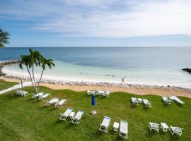 Florida Keys Sea Isle Condo Ocean Front Private Beach, hotel in Key Colony Beach