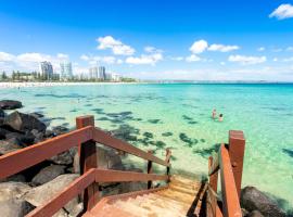 Surf Shack in Iconic Rainbow Bay - Coolangatta QLD (pet friendly), hotel v destinaci Gold Coast