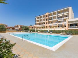 [Frontemare con piscina] - Elegante appartamento, hotel with jacuzzis in Torre Grande