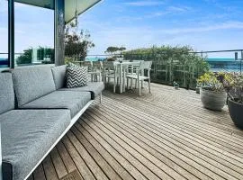SeaEsta - Modern Beachside Escape in Tranquil North Lorne - BYO Linen