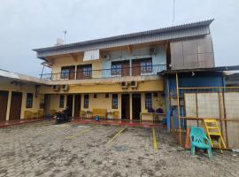 OYO 93360 Wisma Subur Syariah: Pekalongan şehrinde bir otoparklı otel