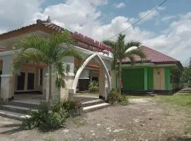 Capital O 93391 Golden Manggis Hotel Near SMKN 1 Lingsar