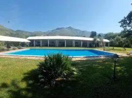 Il Quadrifoglio: villa con piscina a Formia