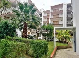 Apartamento en 2ª línea de playa con terraza, parking y WIFI, cerca de comercios. - ES-258-119