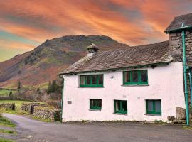 Finest Retreats - No 2 Town Head Cottages, hotel in Grasmere