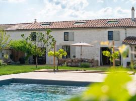 Villa Balnéaire classé piscine, holiday rental in Thairé