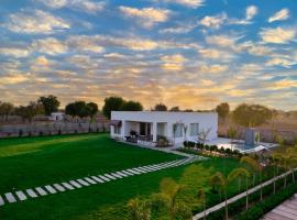 The Peace- A Luxury Pool Villa, hotel in Jaipur