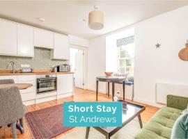 Central 2 Bedroom Apartment - South Street - St Andrews, hotell i St Andrews