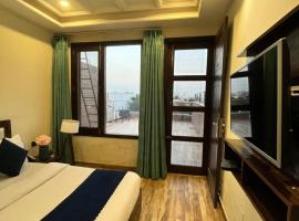 Hotel Wisteria Zirakpur - Main Highway Hotel, hotel in Zirakpur