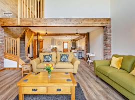 Monks Barn, holiday home in Upwell
