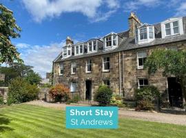 Abbotsford Place - Sleeps 6 - Parking, hotel sa St Andrews