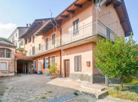 Awesome Home In Camino Monferrato With Kitchen, hotel con estacionamiento en Camino