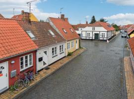 Pet Friendly Home In Rnne With Kitchen, cottage sa Ronne