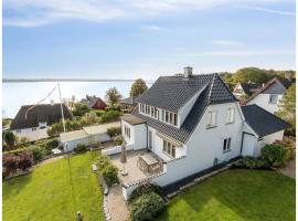 Beautiful Home In Krus With House Sea View: Kruså şehrinde bir villa