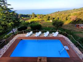 4 Bedroom Awesome Home In Caronia, hotel em Caronia
