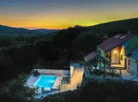 Holiday home Vrvilo- with private pool and playground