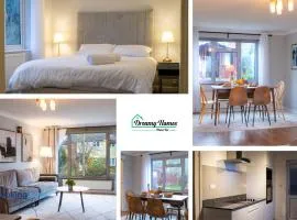 Four Bedroom Spacious House By Dreamy Homes Short Lets And Serviced Accommodation with Free Parking Near Salisbury City Centre