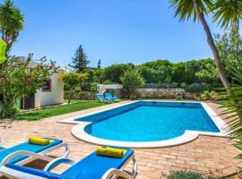 Amazing 3 bedroom Villa in Carvoeiro!, hotel em Carvoeiro