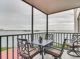 Stylish St Petersburg Condo with Balcony and Bay Views, hotel with parking in St. Petersburg