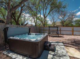 Hot Tub. Fire Pit. Mountain Views. Next to Lake, hotell sihtkohas Colorado Springs