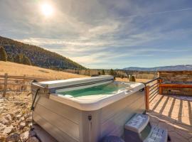 Angel Fire Escape with Hot Tub, Game Room and Views!, vila di Angel Fire