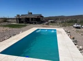 Wabi sabi, casita de montaña con pileta