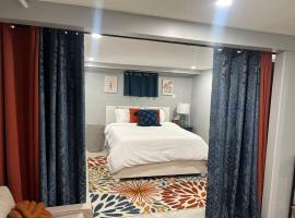 A cozy 1 bedroom apartment, hotell i Laurelton