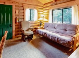 Experience Montana Cabins - Bear's Den #4, hotel en Bigfork