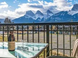 Stunning Mountain Views - Pool&HotTub - King Bed - BBQ