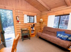 Experience Montana Cabins - Birdsong #2, hotel v destinaci Bigfork