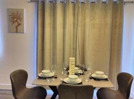 2 bedroom en-suite apartment in Basildon, Essex (Enjoy the simple things in life), hotel with parking in Laindon
