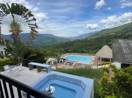 Villa La Felisa Hospedaje Campestre Pandi Cundinamarca, hotel con parking en Pandi