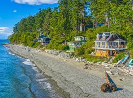 Ferry Viewer Cottage, Unit 1، فيلا في Point Roberts