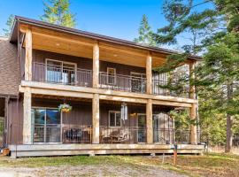 Experience Montana Cabins - Eagle's Nest #9, hotel u gradu Bigfork