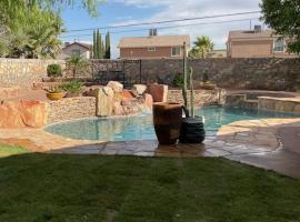 Amazing home with custom-built pool, cottage in El Paso