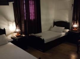 Salvatore Rooms with Breakfast-City Center, hotel with parking in Dumyāţ