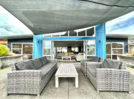 Sands Beach House - Matarangi Holiday Home