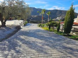 Casa Rural Las 3 R, sveitagisting í Malaga