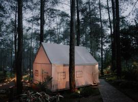 Luxury Deck Cabin, camping de luxe à Tangkubanperahu