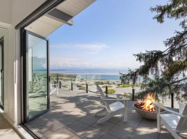 Beachfront Luxury Suite #21 at THE BEACH HOUSE, готель у місті Кемпбелл-Рівер