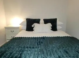 Spacious Rooms - Ideal for Contractors Relocators Business Travellers Long Stay Discounts