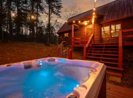 At Ease Cottage - Soak in the Hot Tub or Sit by the Fire