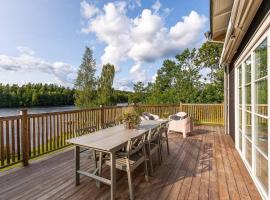 Småland pur in direkter Seelage, hotel v destinaci Hjorted