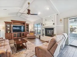 201 Cottontail Ln - Cottontail Cove home