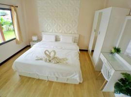 เรือนไทย 1, hotel con estacionamiento en Ban Don Klang