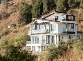 Hostie Imperial Chalet-3 BHK Mountain Villa, Chail