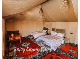 Enjoy Luxury Camp, hotell med jacuzzi i Merzouga