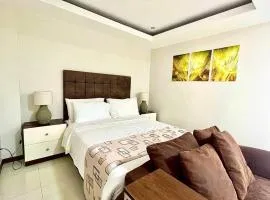 203 La Grande, classy studio with hotel amenities!