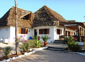 FULLY PRIVATE VILLA 390sqm ZERO MINUTES TO BEACH 3 star serviced, hotel v destinaci Gazija